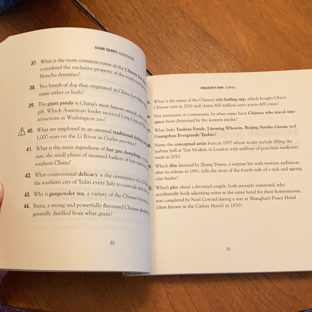 Game Query Trivia Book - Picture 4 of 4